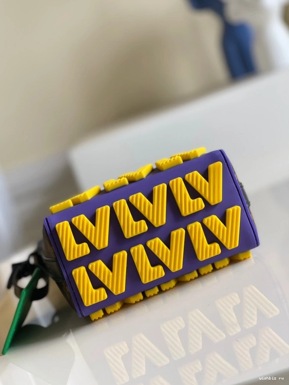 WIS MESSENGER VUITTON LOUIS CRUISER 1123